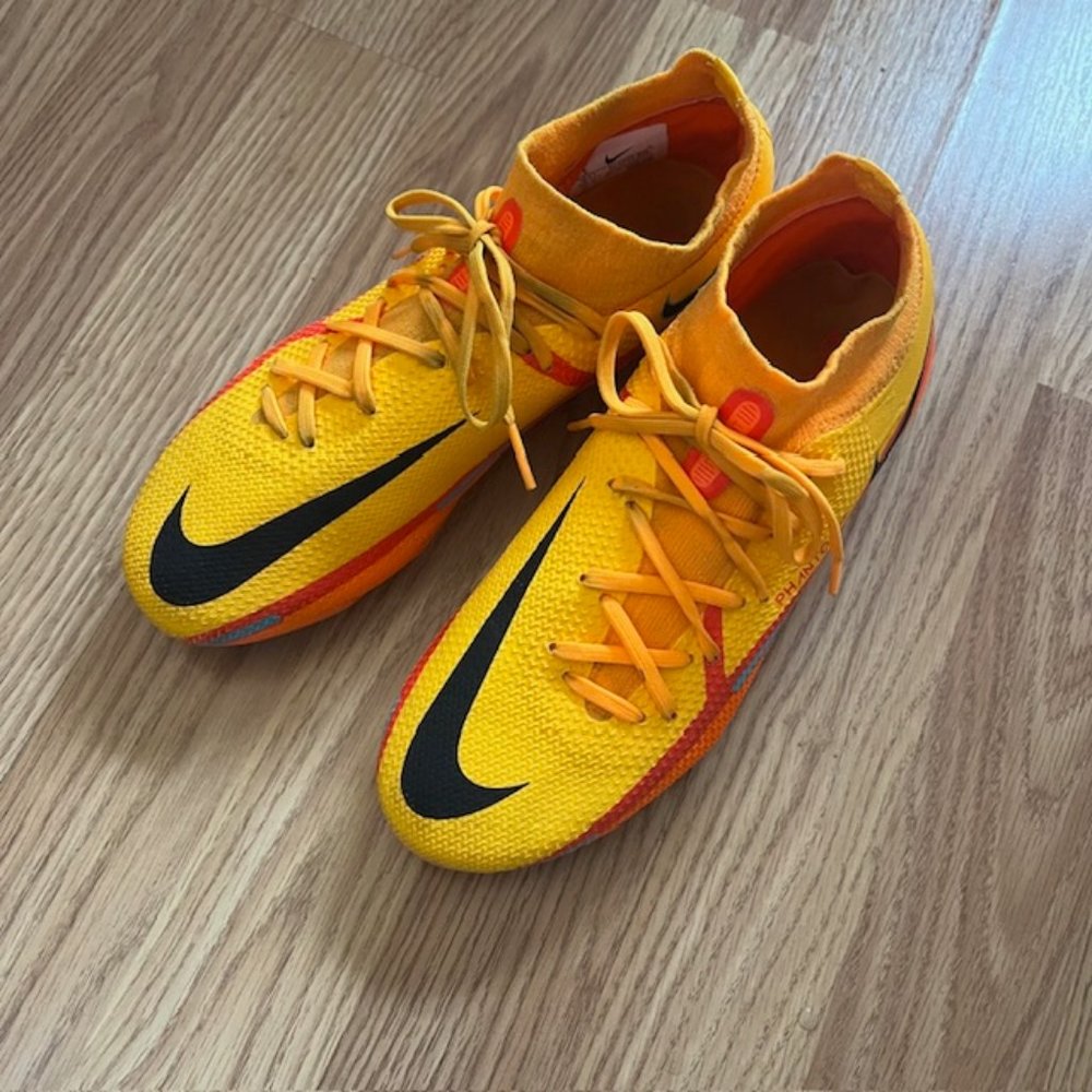 Nike Phantom GT2 Pro Dynamic Fit Soccer Cleats - Laser Orange Size 5 Youth